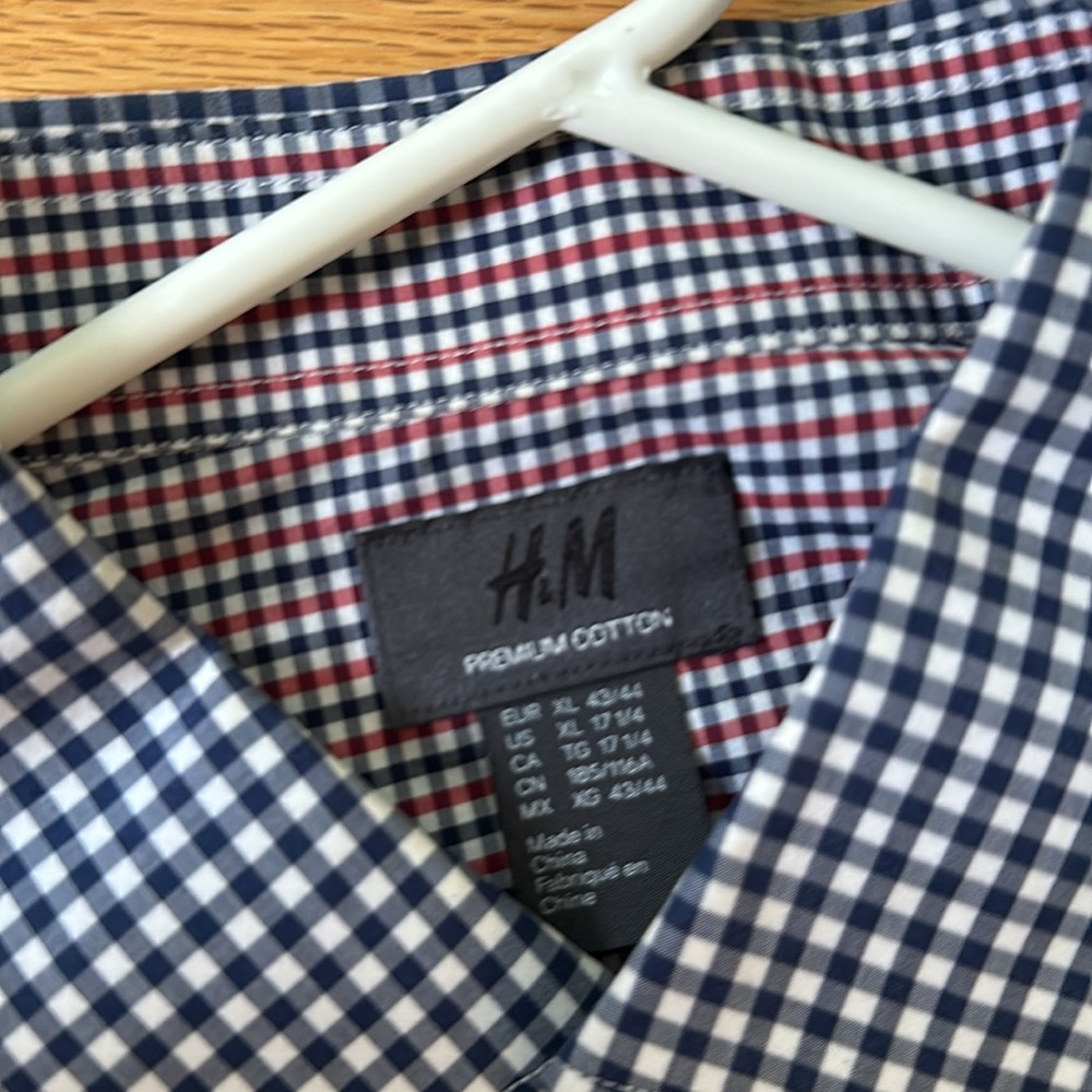 H&M Checkered button down - Picture 3 of 3